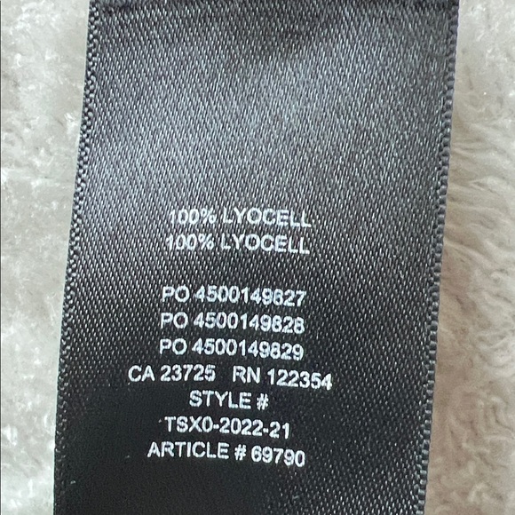 Babaton (Aritzia) 100% Lyocell Classic Black Button-Up Lightweight Shirt Size S - Picture 11 of 12